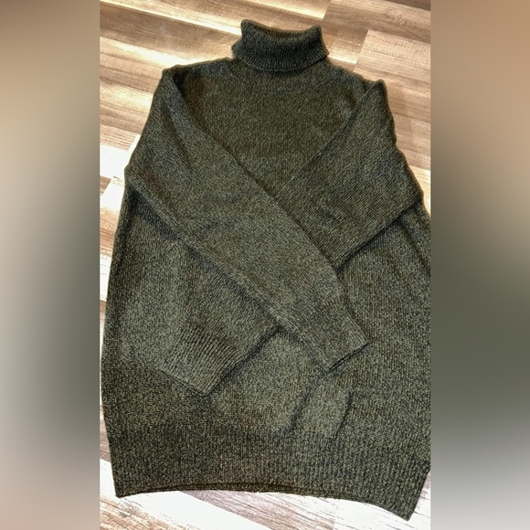 Ellen Tracy Sweaters - 🦋COMFY Oversized Turtle neck sweater, Size XL🦋